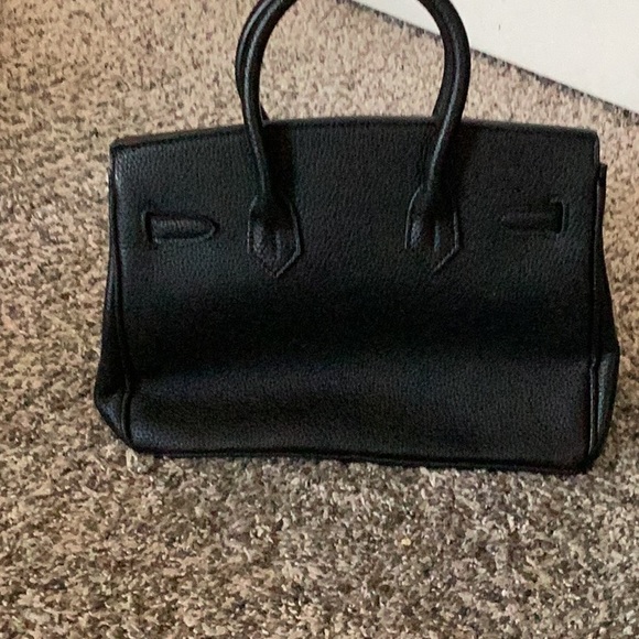 Elegant Black Handbag - Picture 2 of 7